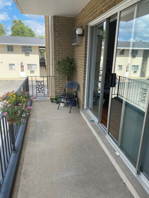 Tiny photo for 10109 S Cicero Avenue #206, Oak Lawn, IL 60453 (MLS # 12419774)