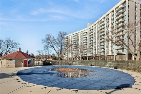 Tiny photo for 40 N Tower Road #8F, Oak Brook, IL 60523 (MLS # 12585112)