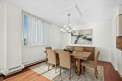 Tiny photo for 40 N Tower Road #8F, Oak Brook, IL 60523 (MLS # 12585112)