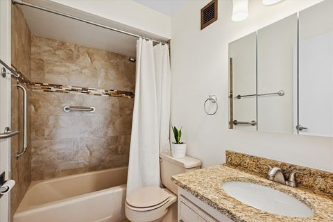 Tiny photo for 40 N Tower Road #8F, Oak Brook, IL 60523 (MLS # 12585112)