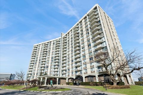 Tiny photo for 40 N Tower Road #8F, Oak Brook, IL 60523 (MLS # 12585112)