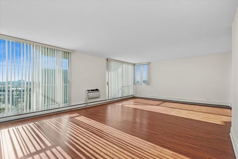 Tiny photo for 40 N Tower Road #8F, Oak Brook, IL 60523 (MLS # 12585112)