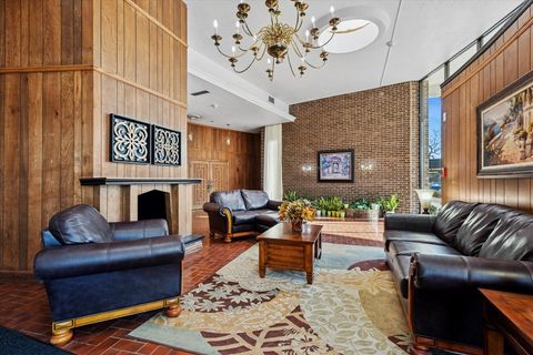 Tiny photo for 40 N Tower Road #8F, Oak Brook, IL 60523 (MLS # 12585112)