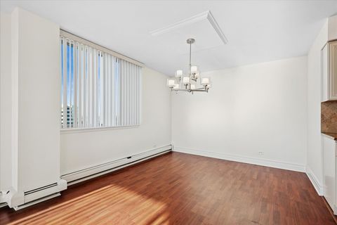 Tiny photo for 40 N Tower Road #8F, Oak Brook, IL 60523 (MLS # 12585112)