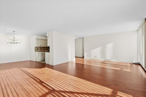 Tiny photo for 40 N Tower Road #8F, Oak Brook, IL 60523 (MLS # 12585112)