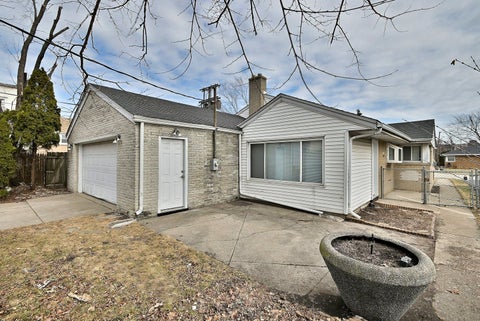 Tiny photo for 7142 N Keating Avenue, Lincolnwood, IL 60712 (MLS # 12746903)