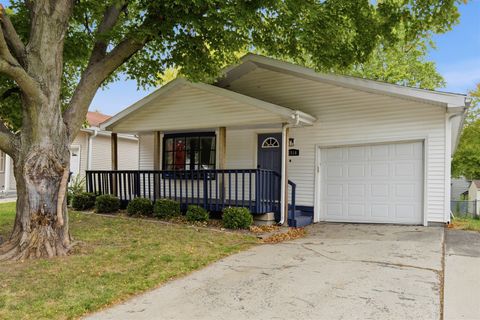 Photo of 1516 N Hershey Road, Bloomington, IL 61704 (MLS # 12506943)