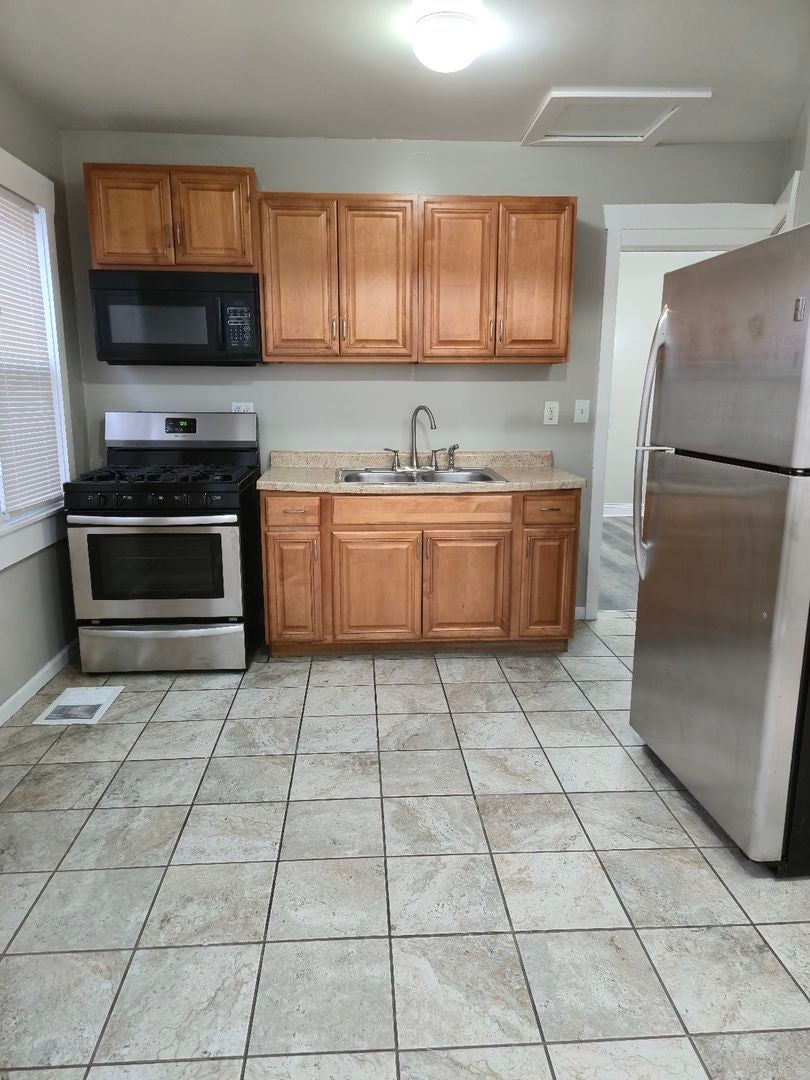 3240 W 64th Place