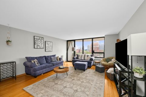 Tiny photo for 3930 N Pine Grove Avenue #903, Chicago, IL 60613 (MLS # 12631388)