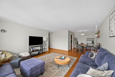 Tiny photo for 3930 N Pine Grove Avenue #903, Chicago, IL 60613 (MLS # 12631388)