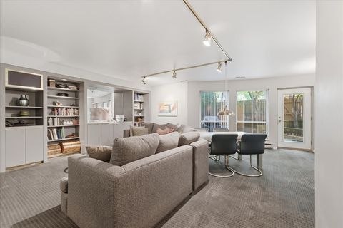 Tiny photo for 5400 S Hyde Park Boulevard #1c, Chicago, IL 60615 (MLS # 12664629)