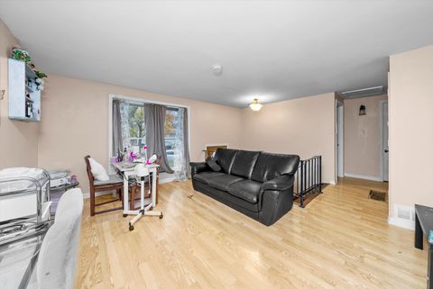 Tiny photo for 350 E Tulip Drive, Glenwood, IL 60425 (MLS # 12522503)