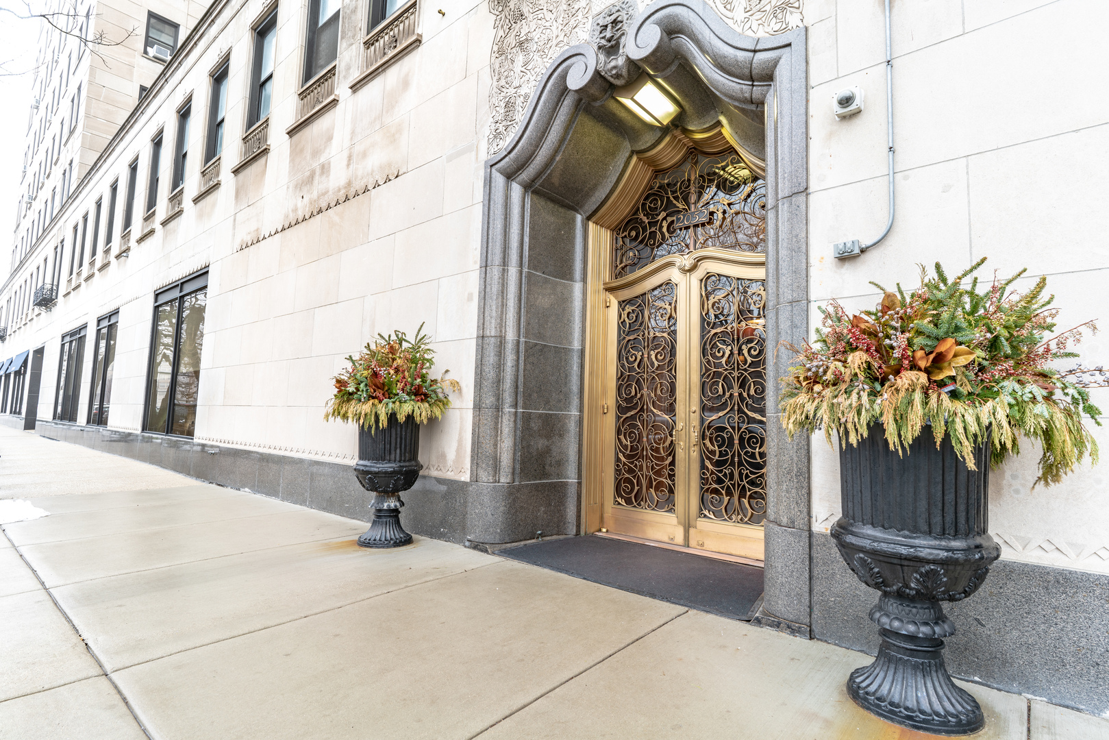 2000 N Lincoln Park West 414