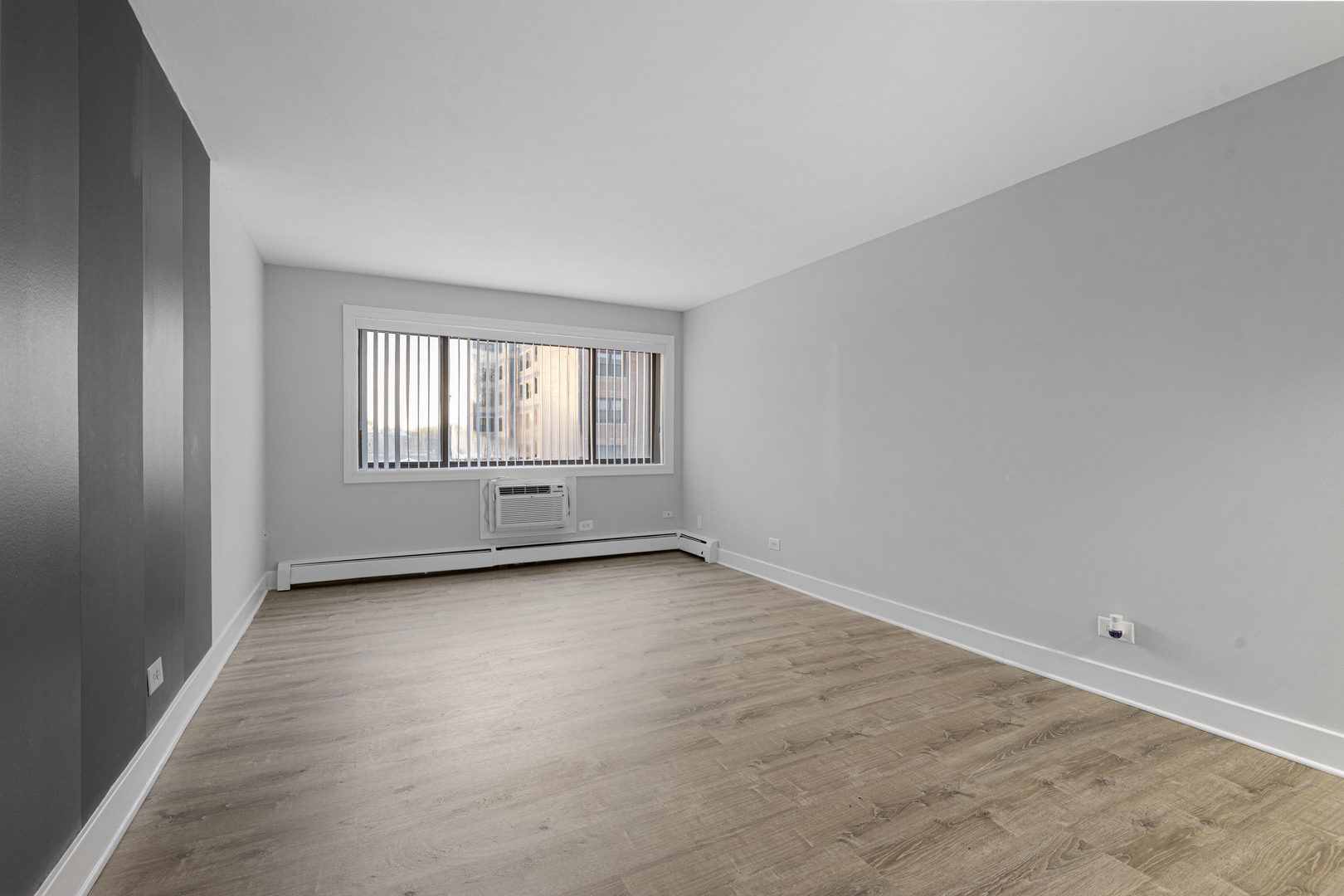 6021 N Winthrop Avenue 402