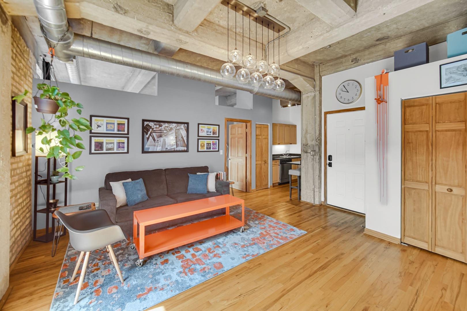 6135 N Broadway Street 303