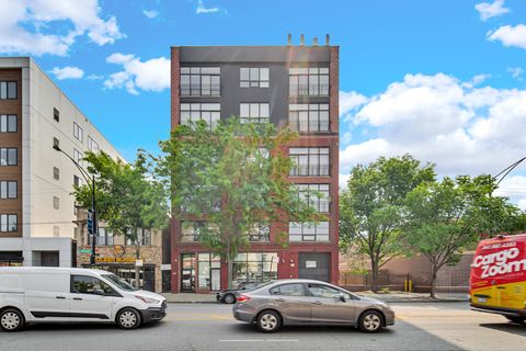 6135 N Broadway Street 303 Chicago IL 60660