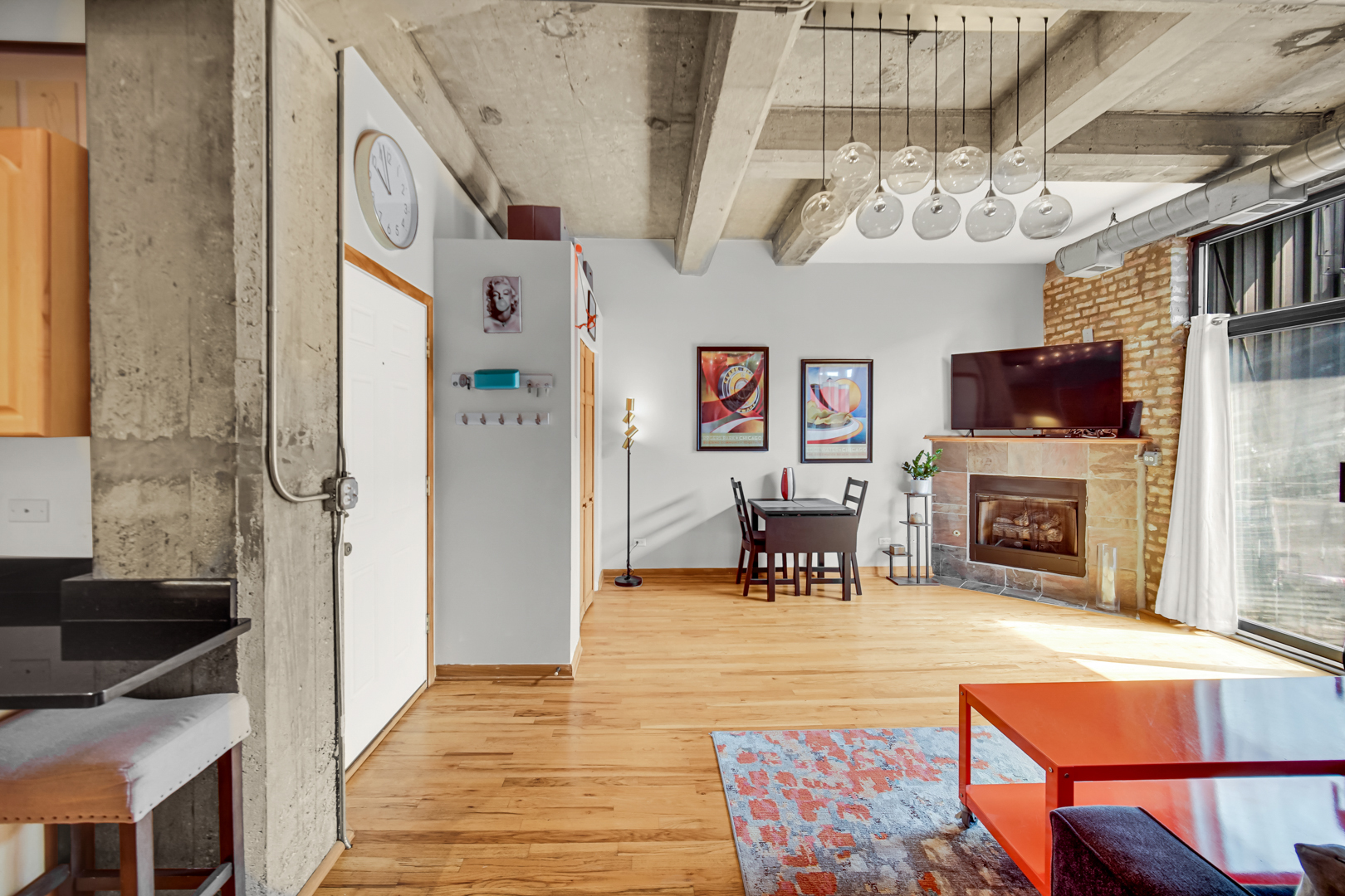 6135 N Broadway Street 303