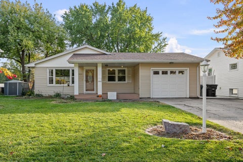 Photo of 4512 25th Avenue, Rock Island, IL 61201 (MLS # 12794970)