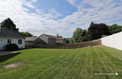Tiny photo for 205 S Cross Trail, McHenry, IL 60050 (MLS # 12459605)