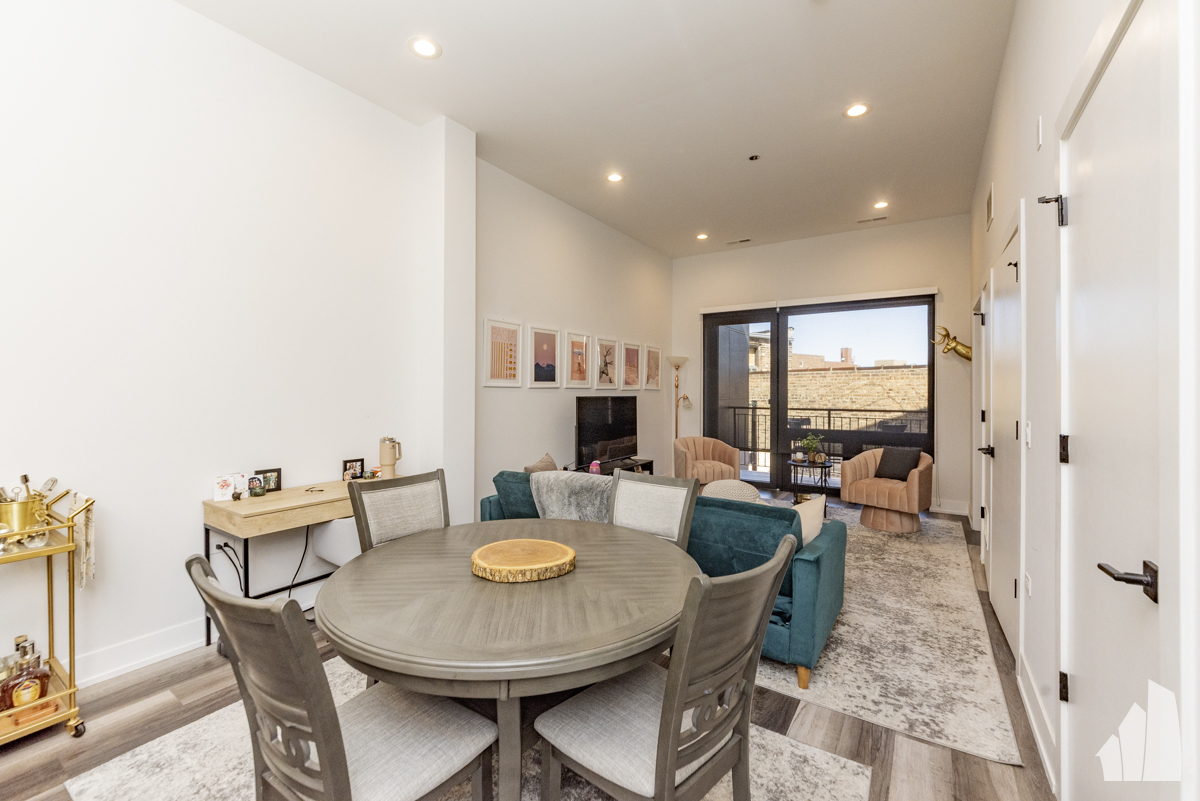 2317 N Clark Street 408