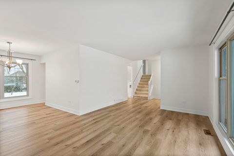 Tiny photo for 2643 N Prindle Avenue, Arlington Heights, IL 60004 (MLS # 12544373)