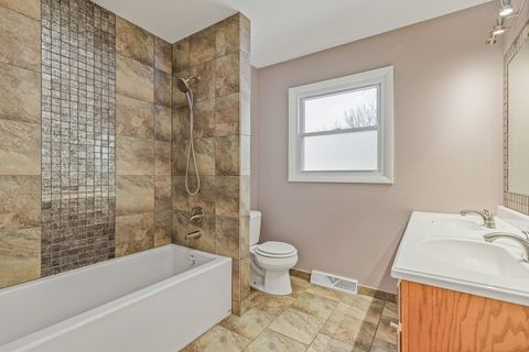 Tiny photo for 586 N 7th Avenue, Des Plaines, IL 60016 (MLS # 12555253)