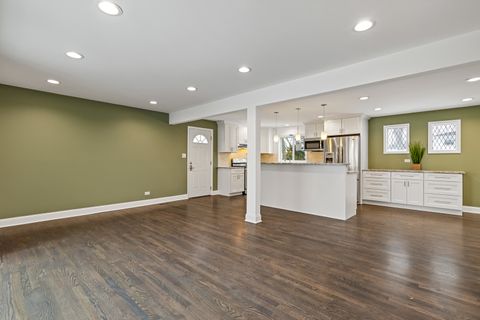 Tiny photo for 586 N 7th Avenue, Des Plaines, IL 60016 (MLS # 12555253)