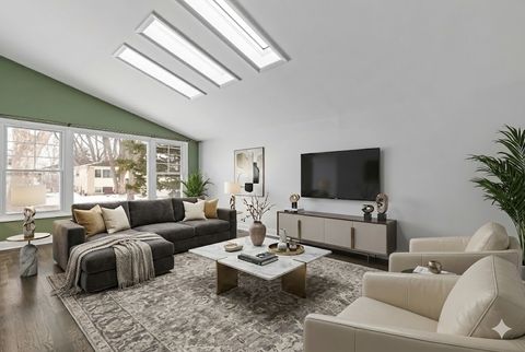 Tiny photo for 586 N 7th Avenue, Des Plaines, IL 60016 (MLS # 12555253)