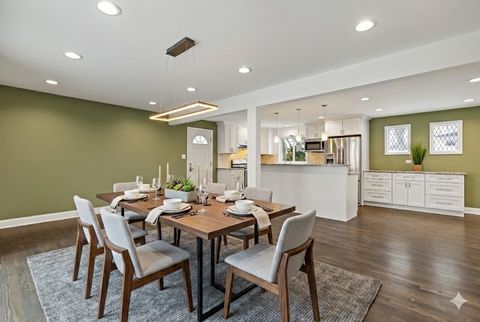 Tiny photo for 586 N 7th Avenue, Des Plaines, IL 60016 (MLS # 12555253)