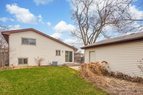 Tiny photo for 435 N Central Avenue, Wood Dale, IL 60191 (MLS # 12572865)