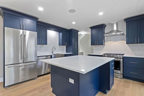 Tiny photo for 1615 N Vine Street, Chicago, IL 60614 (MLS # 12503994)