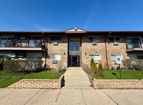 Photo of 828 E Old Willow Road #216, Prospect Heights, IL 60070 (MLS # 12617009)
