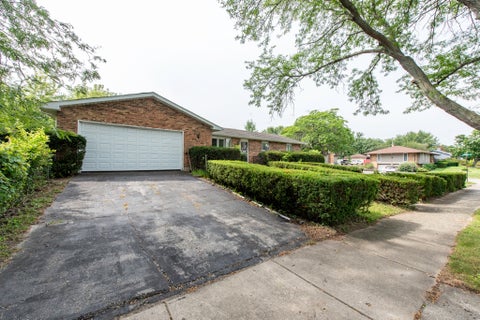 Photo of 2715 Hyde Park Avenue, Waukegan, IL 60085 (MLS # 12745798)