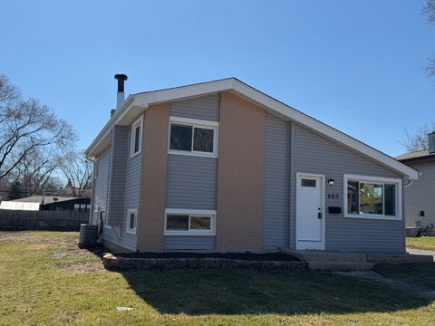 Tiny photo for 665 Easy Street, Glendale Heights, IL 60139 (MLS # 12587908)