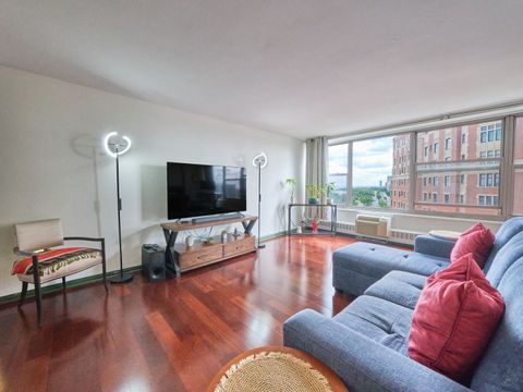 Tiny photo for 3900 N Lake Shore Drive #15C, Chicago, IL 60613 (MLS # 12478865)