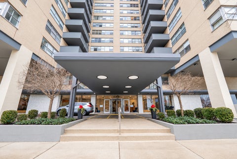 Photo of 6301 N Sheridan Road #19N, Chicago, IL 60660 (MLS # 12782445)