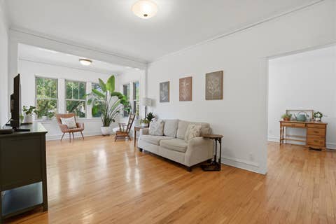 Tiny photo for 240 S MAPLE Avenue #1W, Oak Park, IL 60302 (MLS # 12700310)