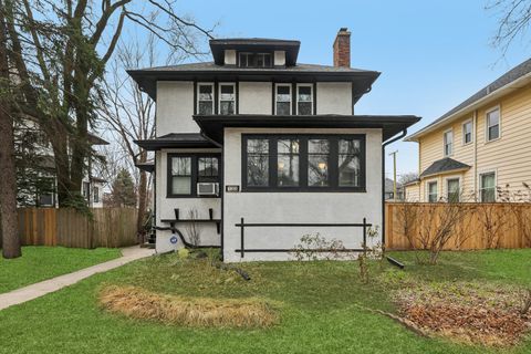 Photo of 733 S Oak Park Avenue, Oak Park, IL 60304 (MLS # 12602934)