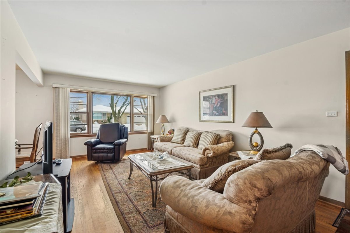 8516 N Ozanam Avenue