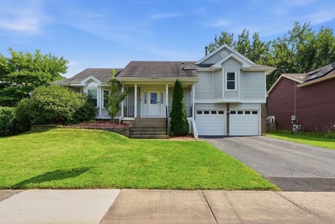 Photo of 1885 Eastman Lane, Hanover Park, IL 60133 (MLS # 12734632)