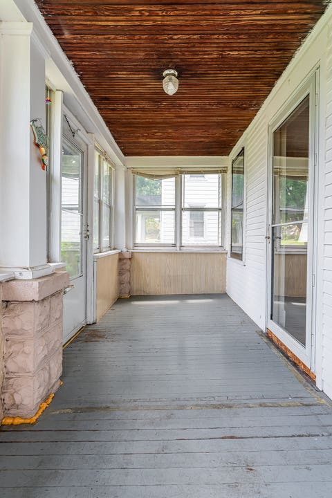 Tiny photo for 2712 Carey Avenue, Davenport, IA 52803 (MLS # 12736394)