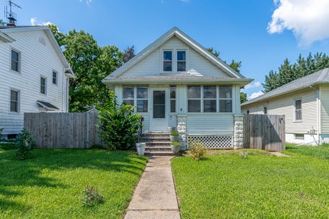 Photo of 2712 Carey Avenue, Davenport, IA 52803 (MLS # 12736394)