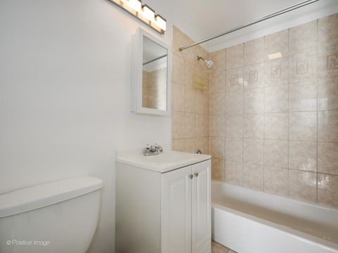 Tiny photo for 6301 N Sheridan Road #14-O, Chicago, IL 60660 (MLS # 12620360)