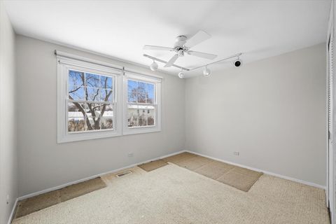 Tiny photo for 440 Burnt Ember Lane, Buffalo Grove, IL 60089 (MLS # 12525221)