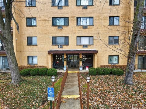 Photo of 6670 S BRAINARD Avenue #209, Countryside, IL 60525 (MLS # 12537339)