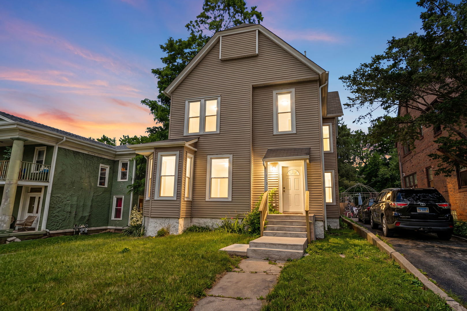 Photo 1 of 42 — 712 N Court Street, Rockford, IL 61103