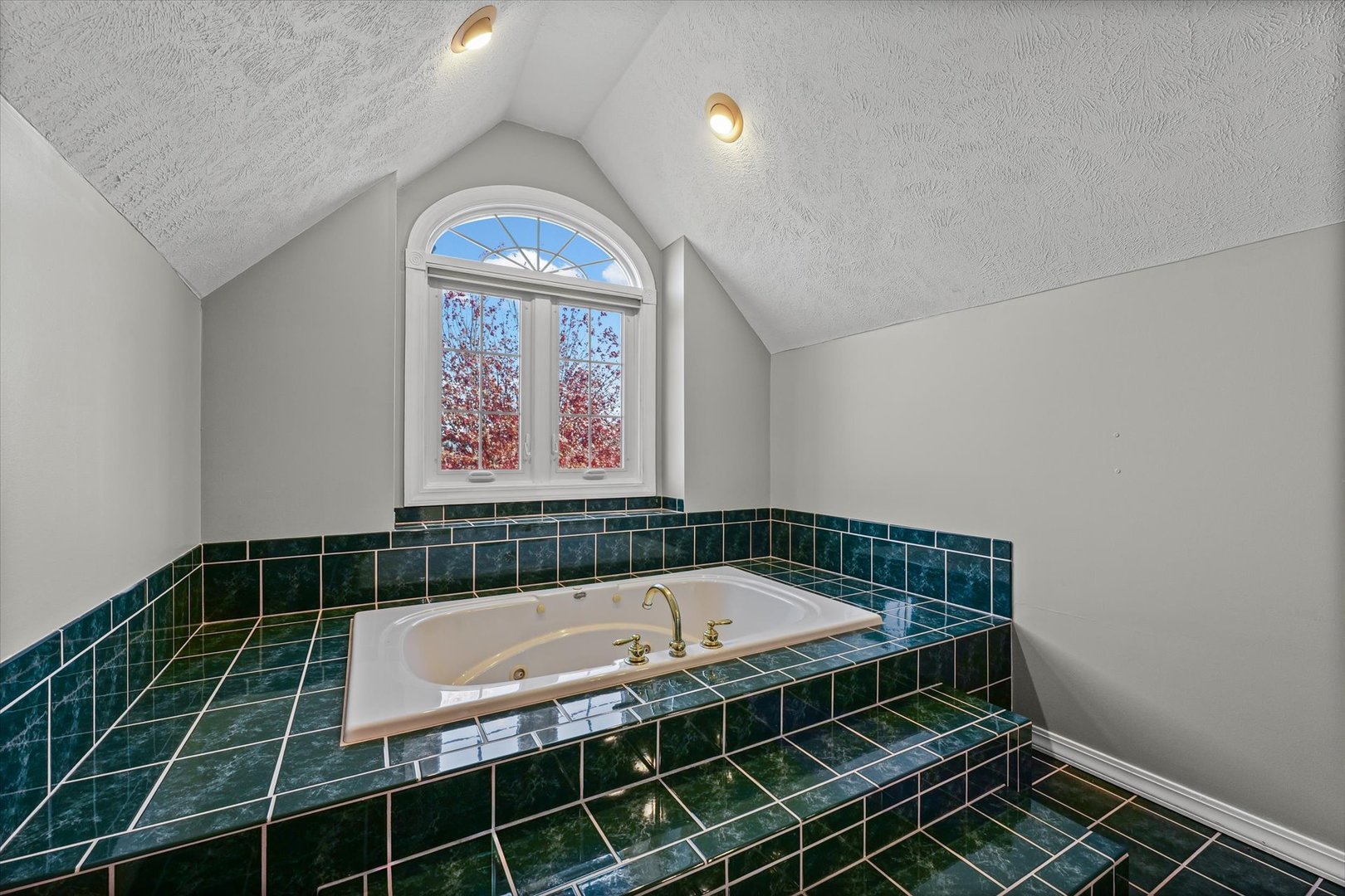 Bloomington, Illinois 61704, United States, 5 Bedrooms Bedrooms, ,5 BathroomsBathrooms,Residential,Active,241425