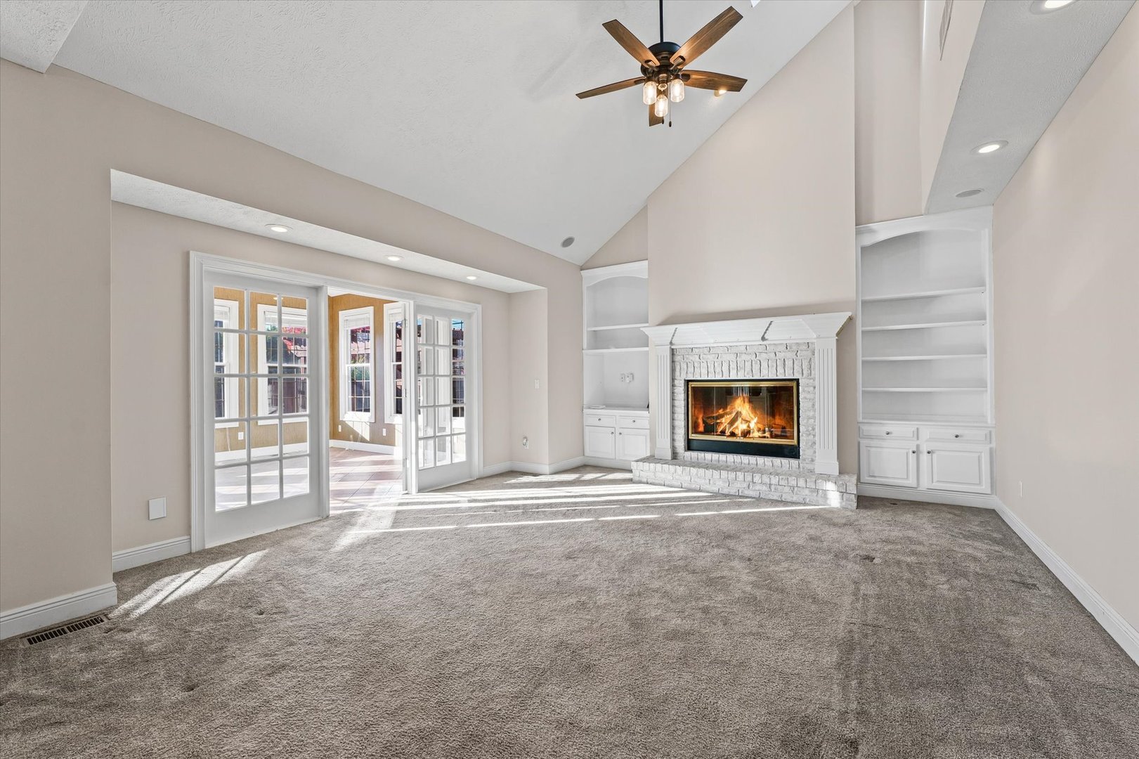 Bloomington, Illinois 61704, United States, 5 Bedrooms Bedrooms, ,5 BathroomsBathrooms,Residential,Active,241425