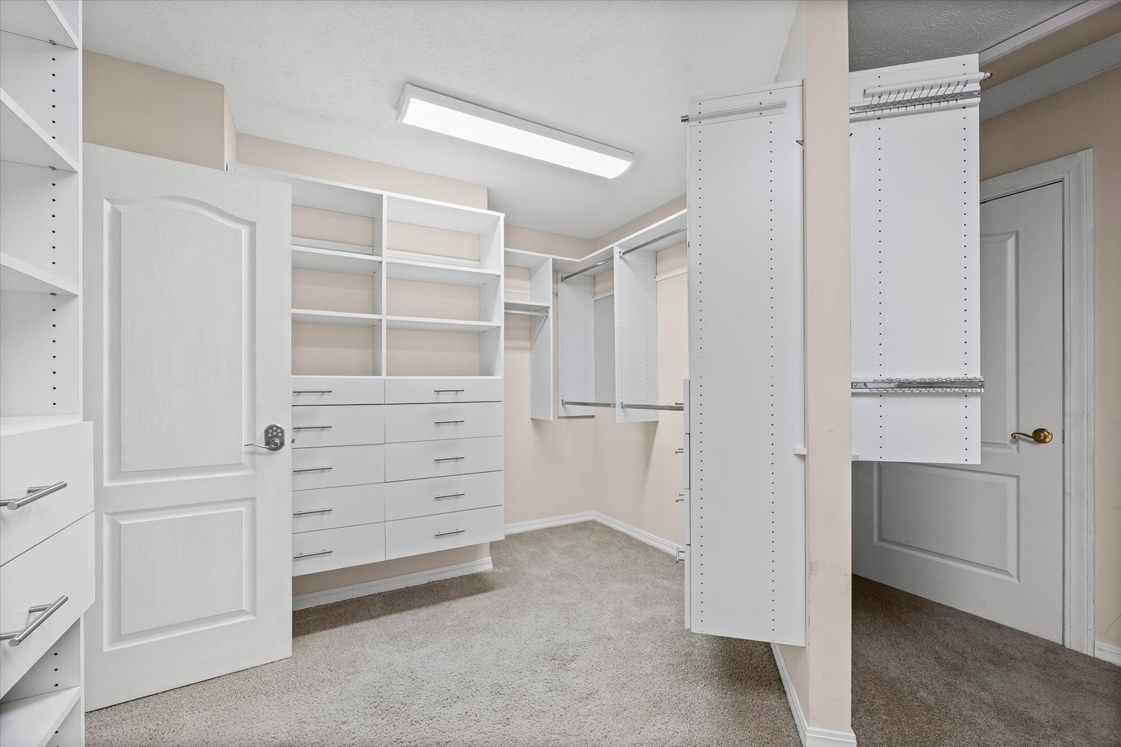 Bloomington, Illinois 61704, United States, 5 Bedrooms Bedrooms, ,5 BathroomsBathrooms,Residential,Active,241425