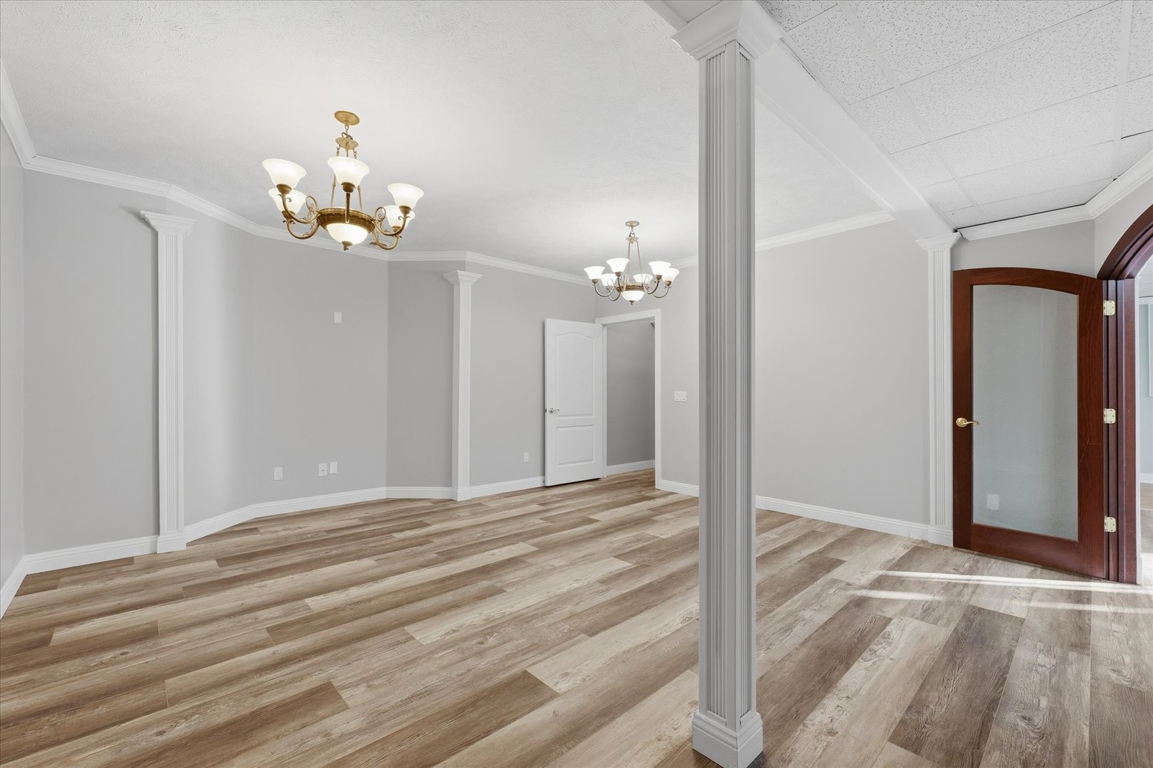 Bloomington, Illinois 61704, United States, 5 Bedrooms Bedrooms, ,5 BathroomsBathrooms,Residential,Active,241425